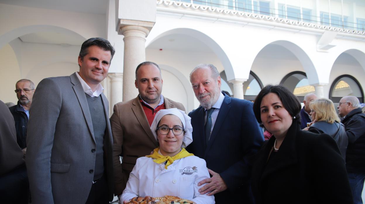 El presidente de la Diputación y el alcalde de Estepa inauguraron la reapertura del mercado