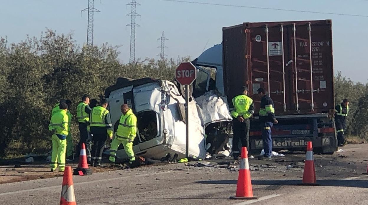 El accidente de Arahal se cobró la vida de cinco personas, todos ellos ocupantes de una furgoneta