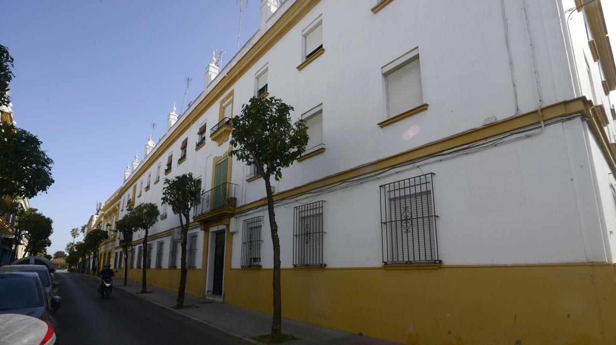 Edificio del que ha sido retirada la placa.