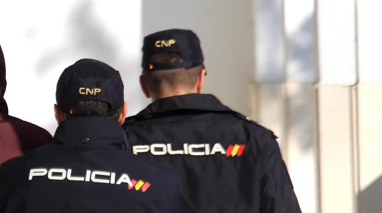 Ingresan en prisión dos detenidos por cinco robos con violencia en Cádiz