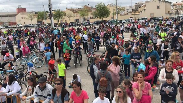 Utrera celebra el día de Andalucía con el tradicional y masivo «Paseo en Bicicleta»