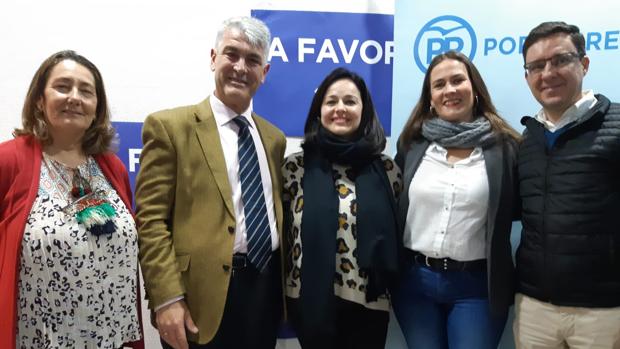 Virginia Pérez defiende la «alternativa real» del PP en Salteras frente al «sectarismo» del PSOE