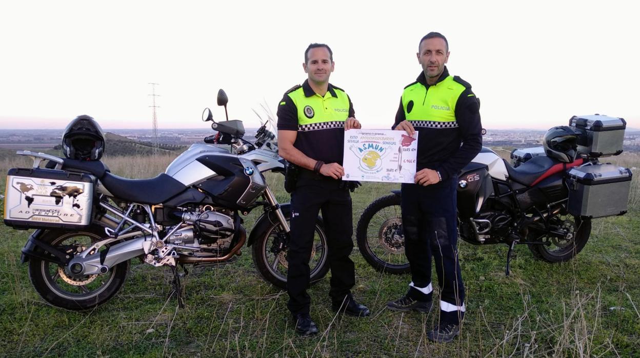 Miguel y Carlos son dos policías solidarios de Bollullos de la Mitación