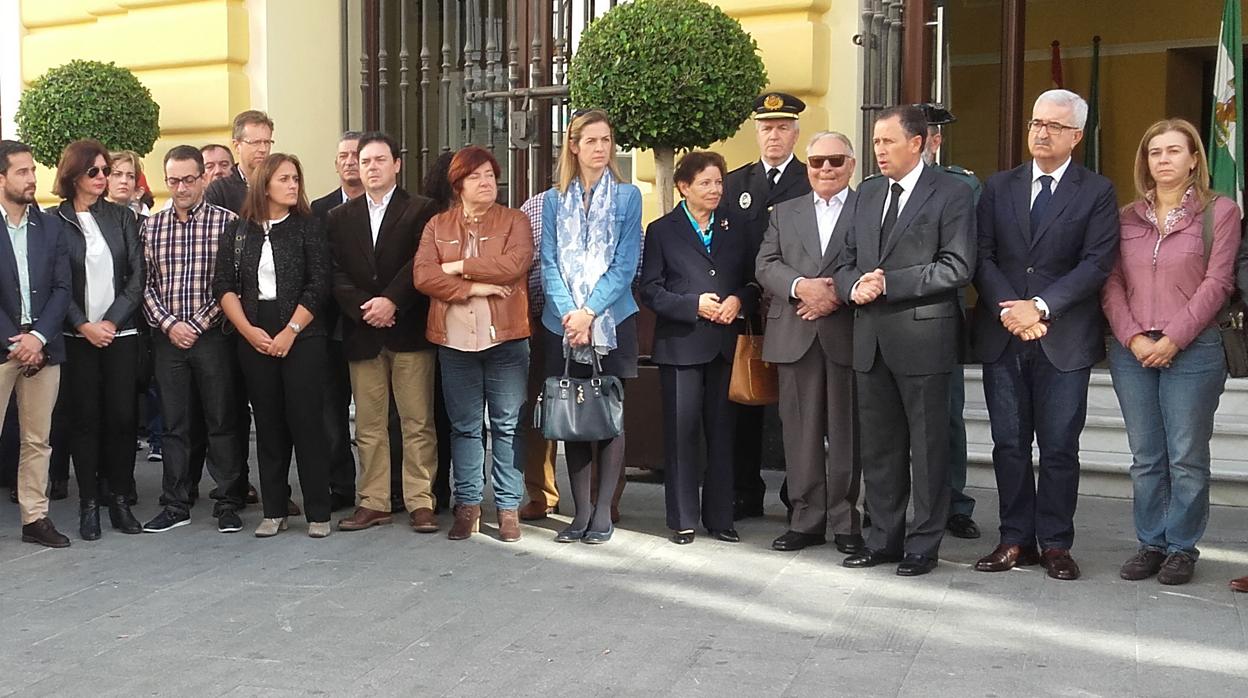 Los padres de Ana Hidalgo, en el centro de la foto con José María Román.