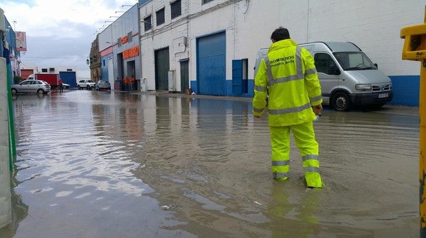 El Ayuntamiento de Arahal invierte 1,6 millones para  poner fin a las inundaciones de la zona comercial