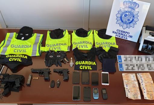 Los uniformes que utilizaban los falsos guardias civiles