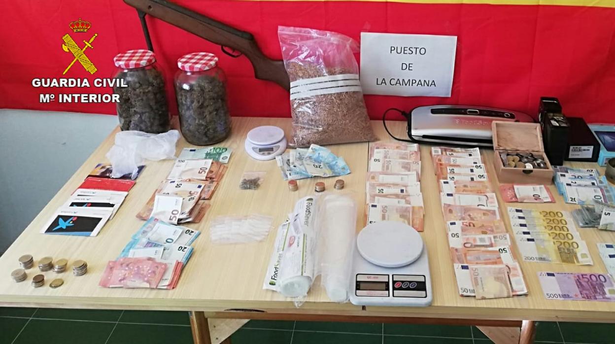 Droga y dinero intervenido en la operación desarrollada en La Campana