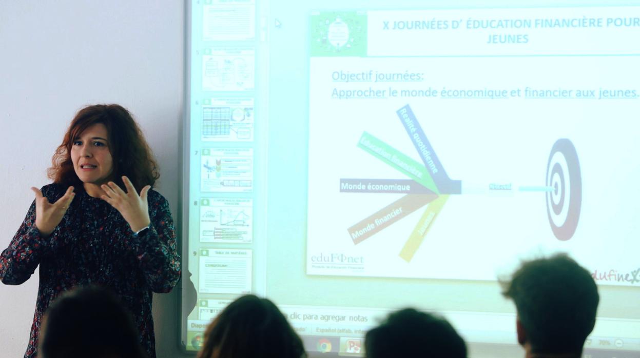 Unicaja imparte en francés una jornada de educación financiera para alumnos de Secundaria