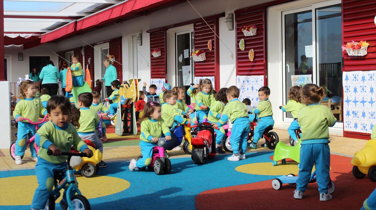 La escuela infantil Victoria Kent fomenta la movilidad sostenible en Osuna