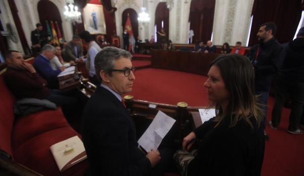 Cádiz aprueba en un «pleno escoba» la ordenanza de terrazas