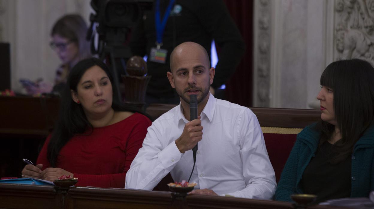 El PP acusa a De la Fuente de achacar gastos de Aguas de Cádiz a exdirigentes sólo para dañarles