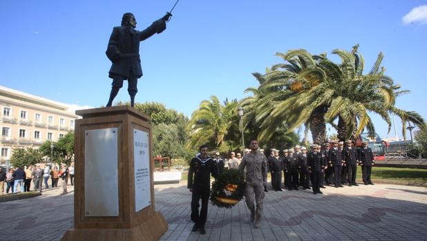 La Armada reivindica en Cádiz la figura de Blas de Lezo con su fragata de testigo