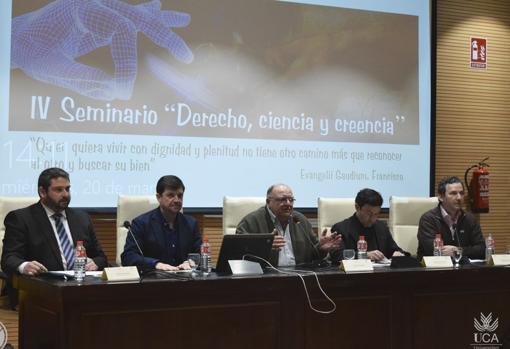 Más de un centenar de alumnos participan IV Seminario Derecho, Ciencia y Creencia en Jerez