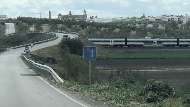 Muere un hombre arrollado por un tren de media distancia en Paradas