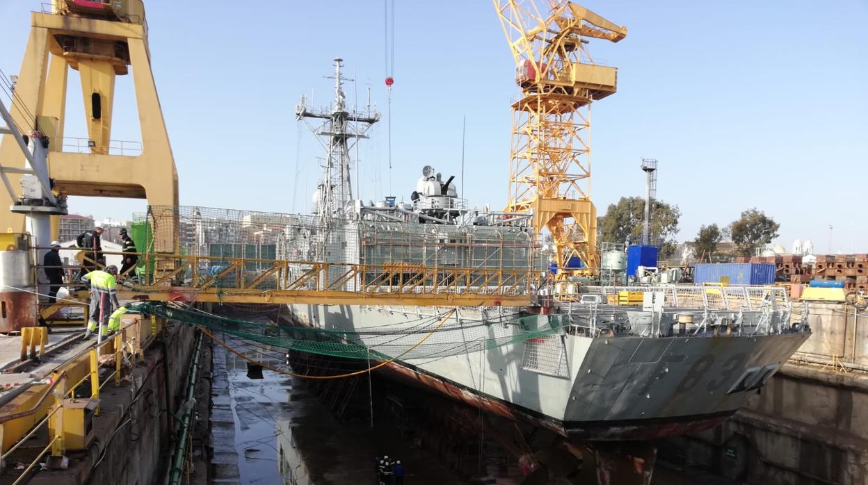 La 'Numancia' en el Dique de Levante de Navantia Cádiz.