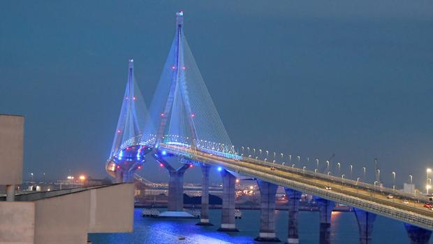 El segundo puente se viste de azul por el autismo