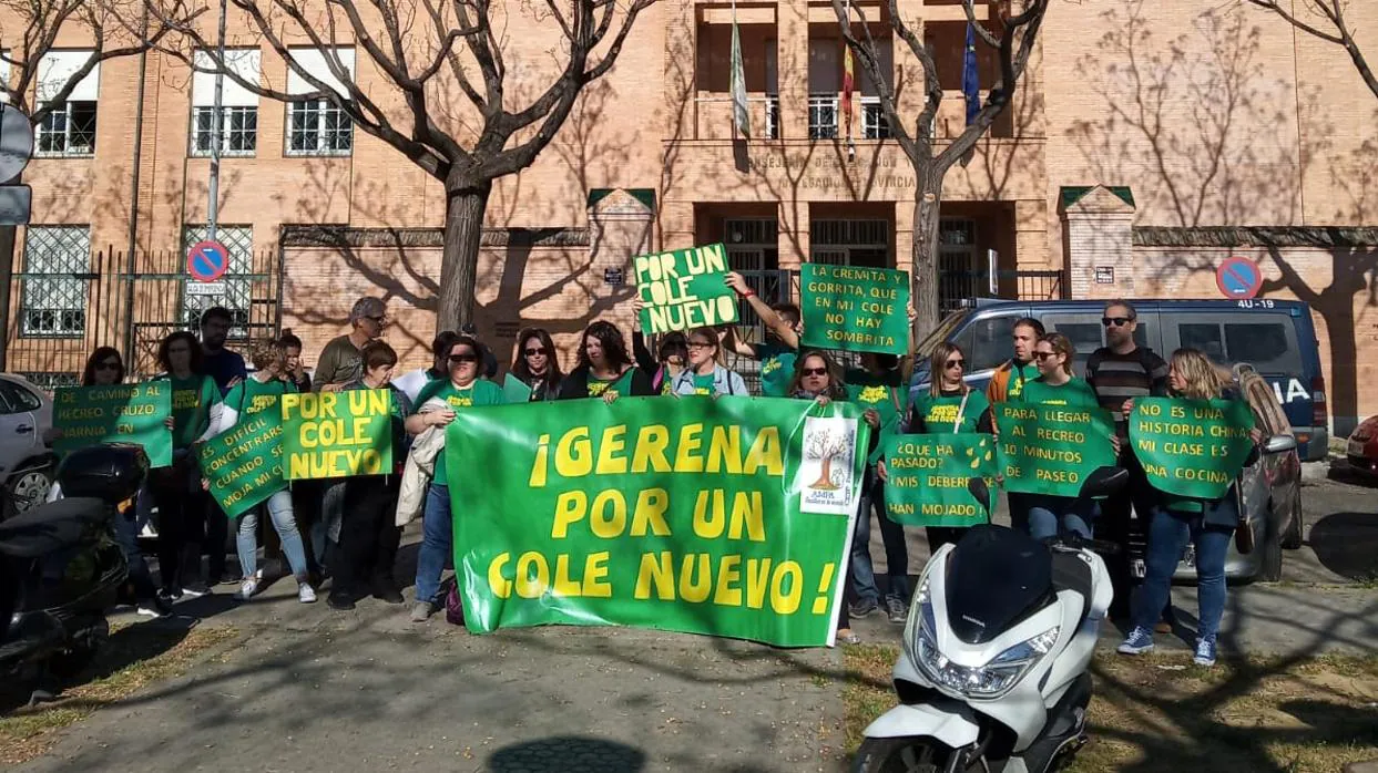 Última protesta de la comunidad educativa del colegio Fernando Feliú de Gerena