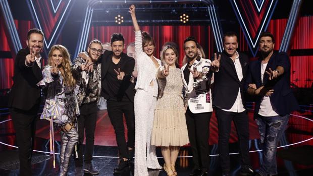 Los sevillanos María Espinosa y Javi Moya enamoran de nuevo y pasan a la final de «La Voz»