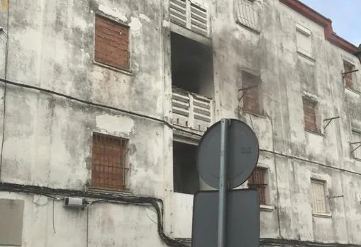 Nuevo incendio en José Antonio, en El Puerto, por el consumo de droga en los pisos tapiados