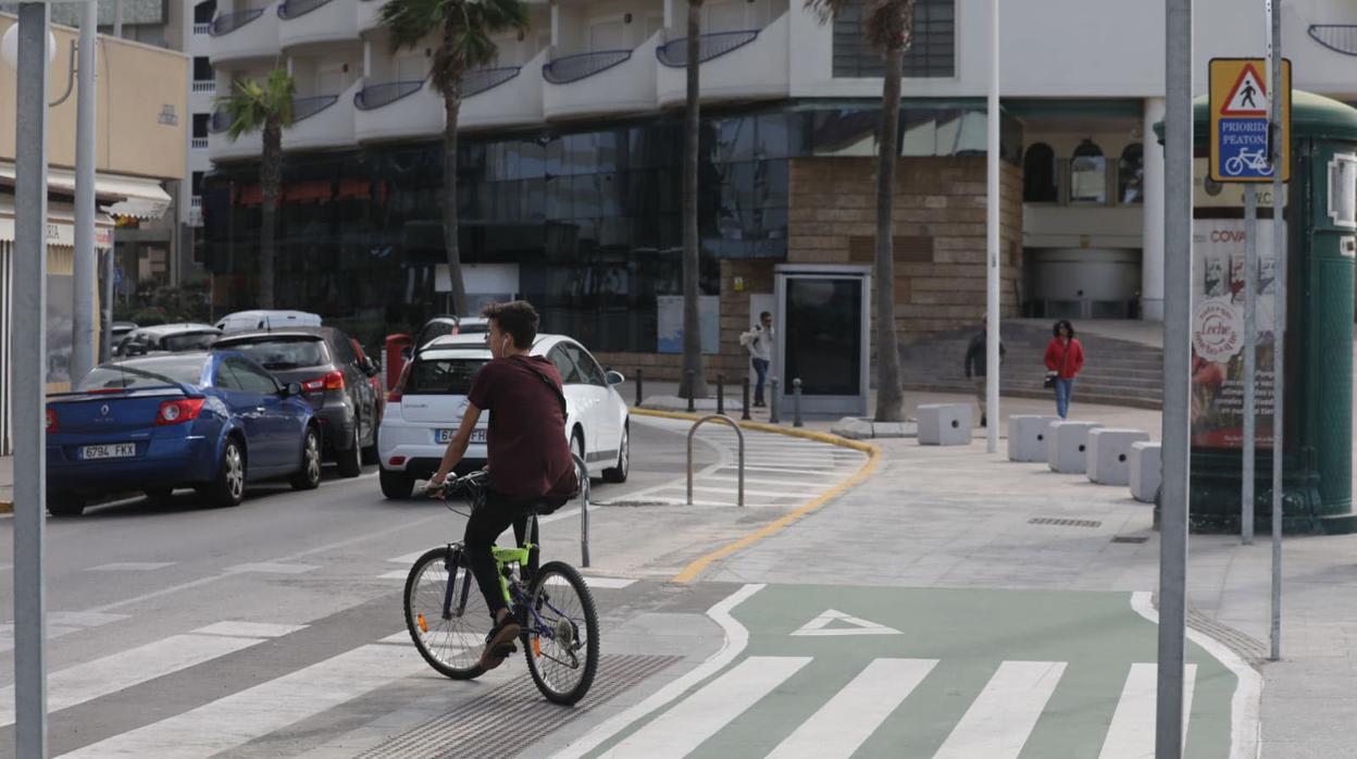 Las obras del carril bici avanzan desde el lunes hacia Cortadura con más cortes de tráfico