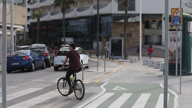 Las obras del carril bici avanzan desde el lunes hacia Cortadura con más cortes de tráfico