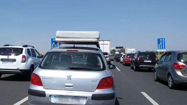 Una colisión múltiple deja 16 kilómetros de retenciones en la autovía Sevilla - Huelva