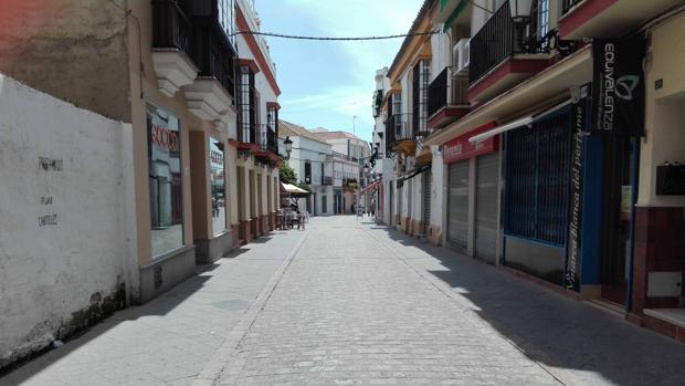La calle Ancha de Utrera se convertirá en un «oasis» contra el calor con la instalación de toldos