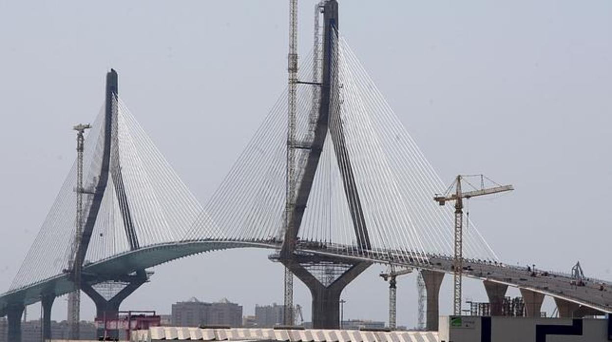 Desde este 1 de mayo entra en funcionamiento el radar en el Segundo Puente aunque no multará hasta julio.