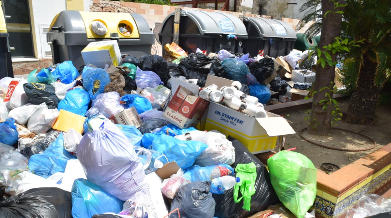 Acumulación de basura en la ciudad.