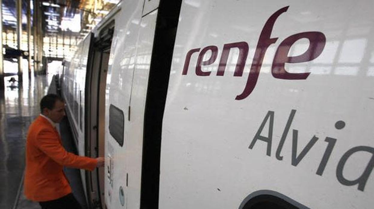 Renfe amplía su servicio de trenes durante la Feria de Jerez