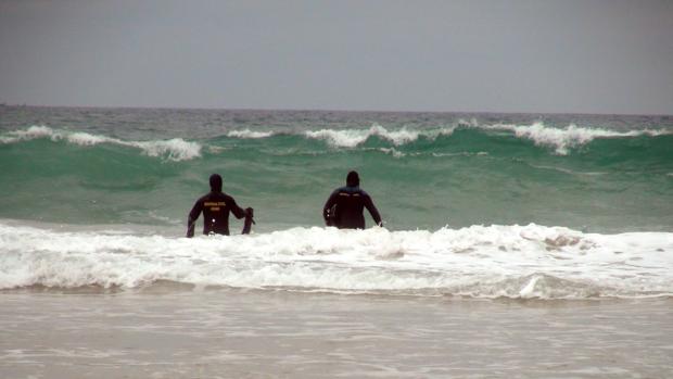 Tres detenidos por el incidente de la patera que naufragó en Conil