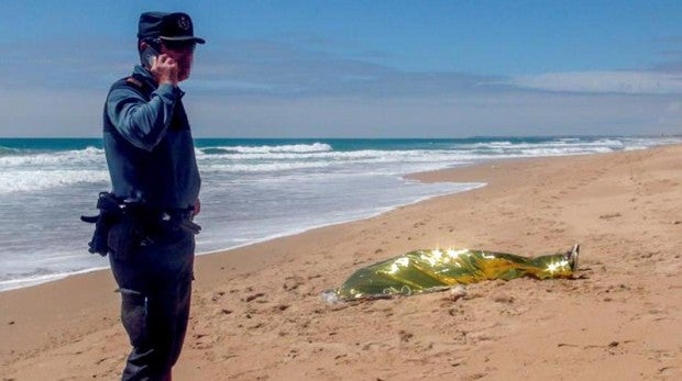 Aparece en la zona de La Chanca del Palmar un cadáver que podría ser del menor desaparecido de la patera