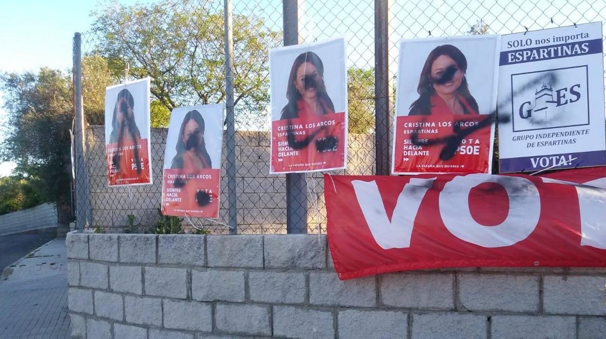 Carteles de la candidata del PSOE con pintura de spray