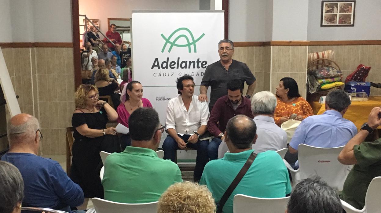 Reunión de Adelante Cádiz con los vecinos de Segunda Aguada.