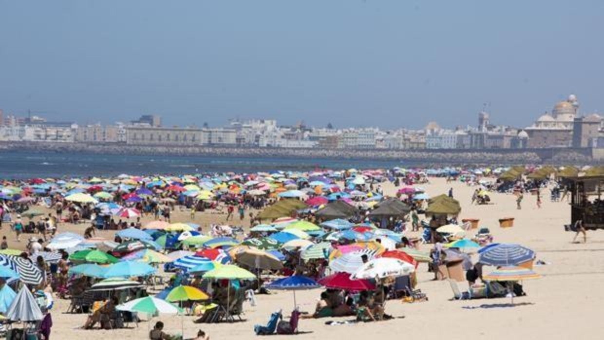 La playa Victoria es una de las mejores playas urbanas de la provincia