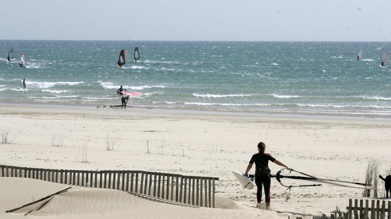 El viento de Levante azota el litoral gaditano desde el domingo
