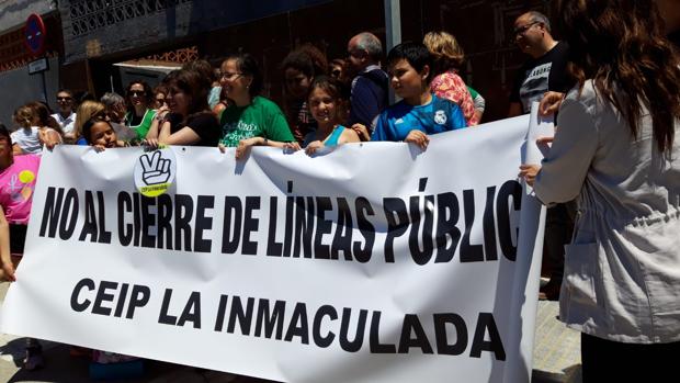 Movilizaciones en el colegio La Inmaculada de Cádiz por la eliminación de un aula de infantil