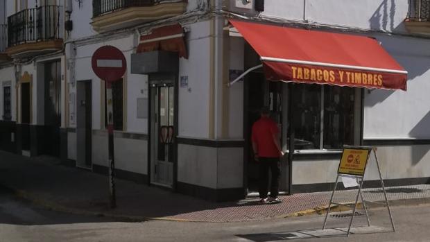 Amordazan a una estanquera de Los Palacios y le roban un cargamento de tabaco