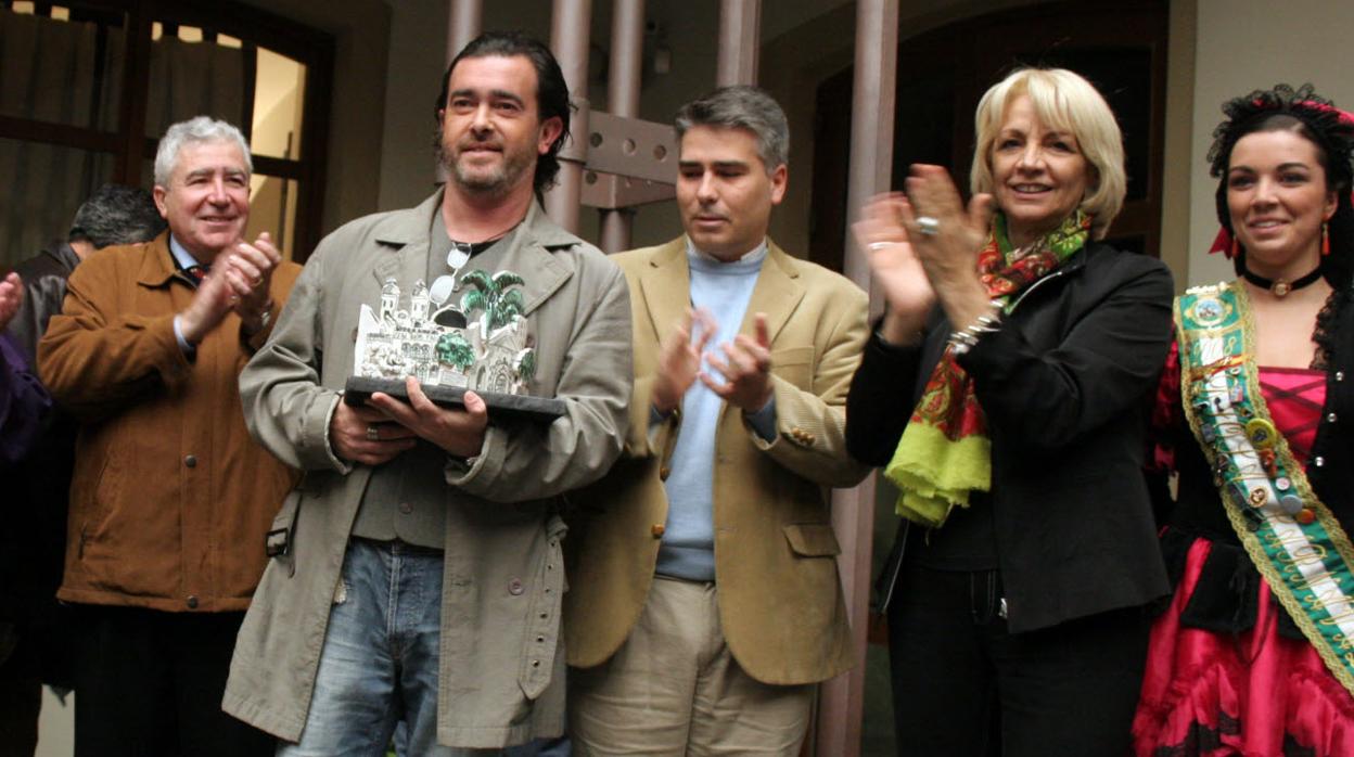 Juan Carlos Aragón, con Vicente Sánchez y Teófila Martínez, en una imagen de 2008.