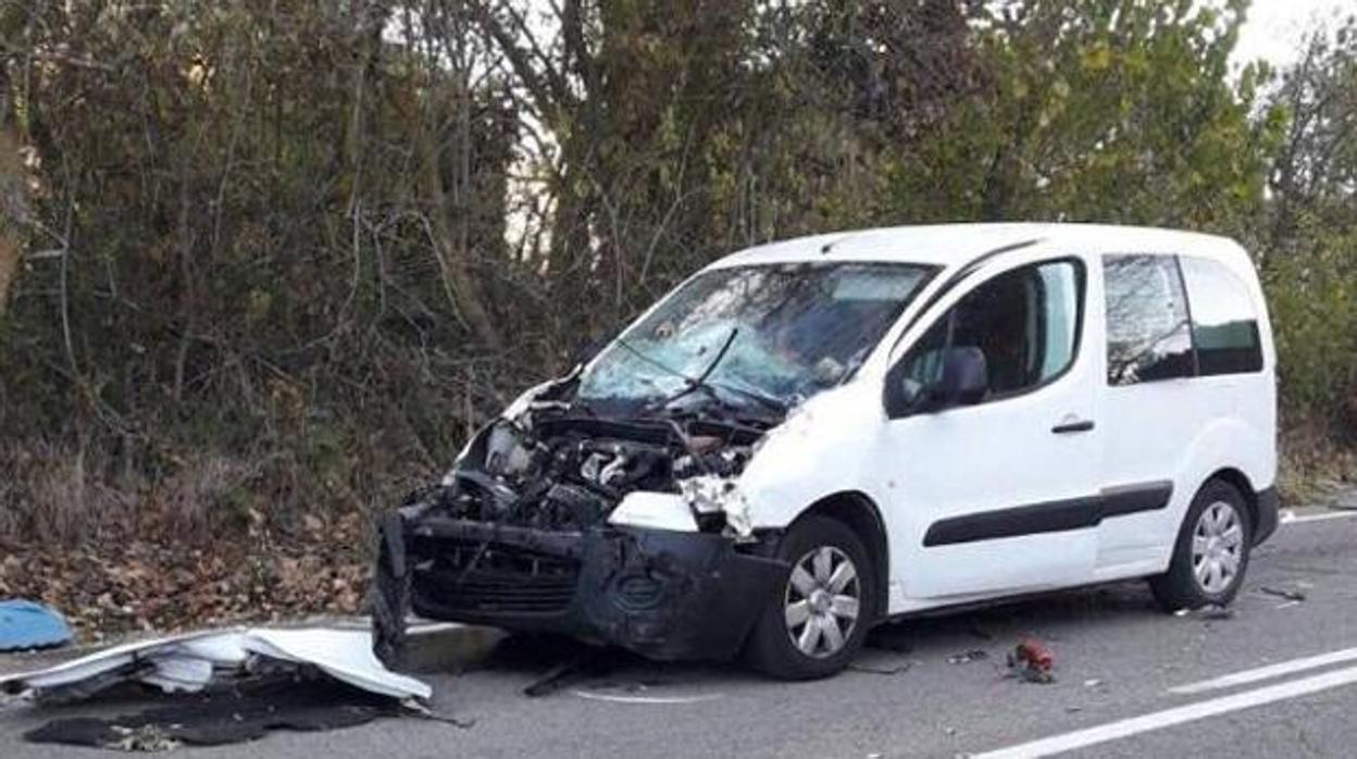 Imagen de archivo de un accidente de tráfico con una furgoneta involucrada