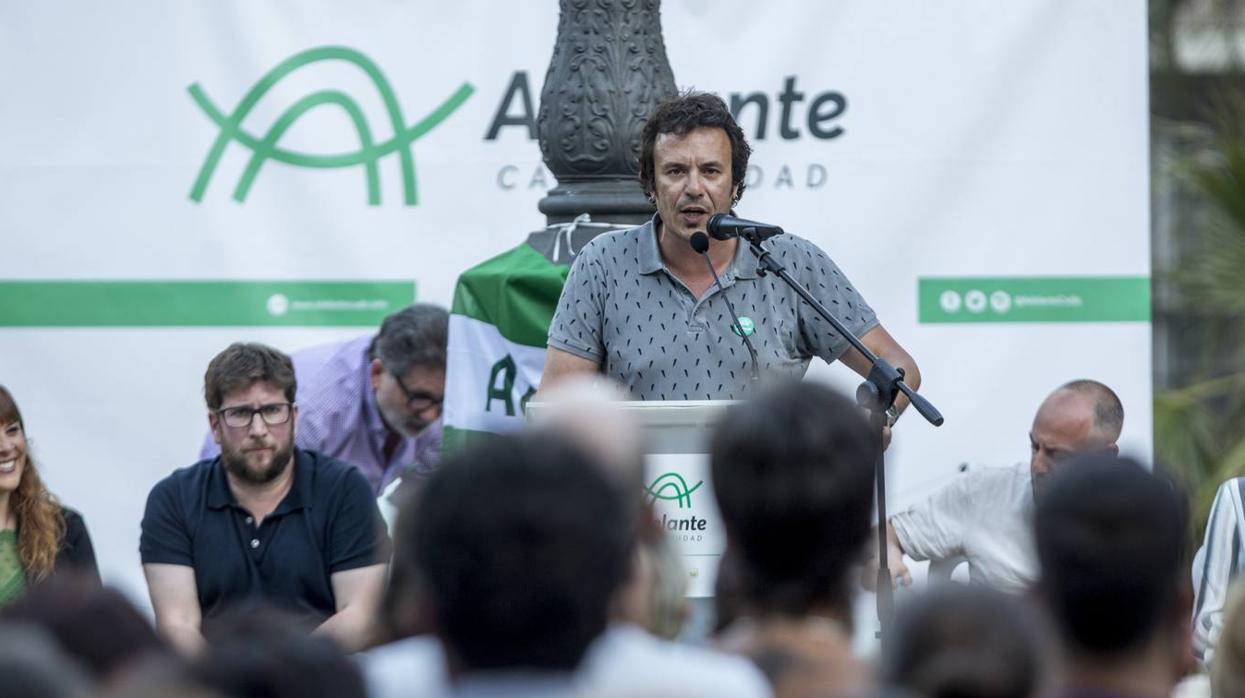 Un momento de la intervención del candidato y alcalde.