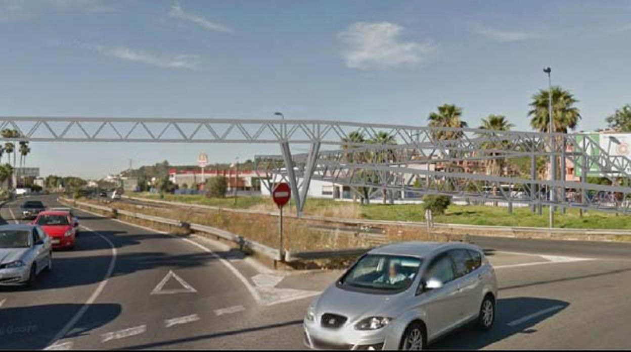 La pasarela se construirá en el kilómetro 2 de la A-8058, la autovía de Coria a San Juan