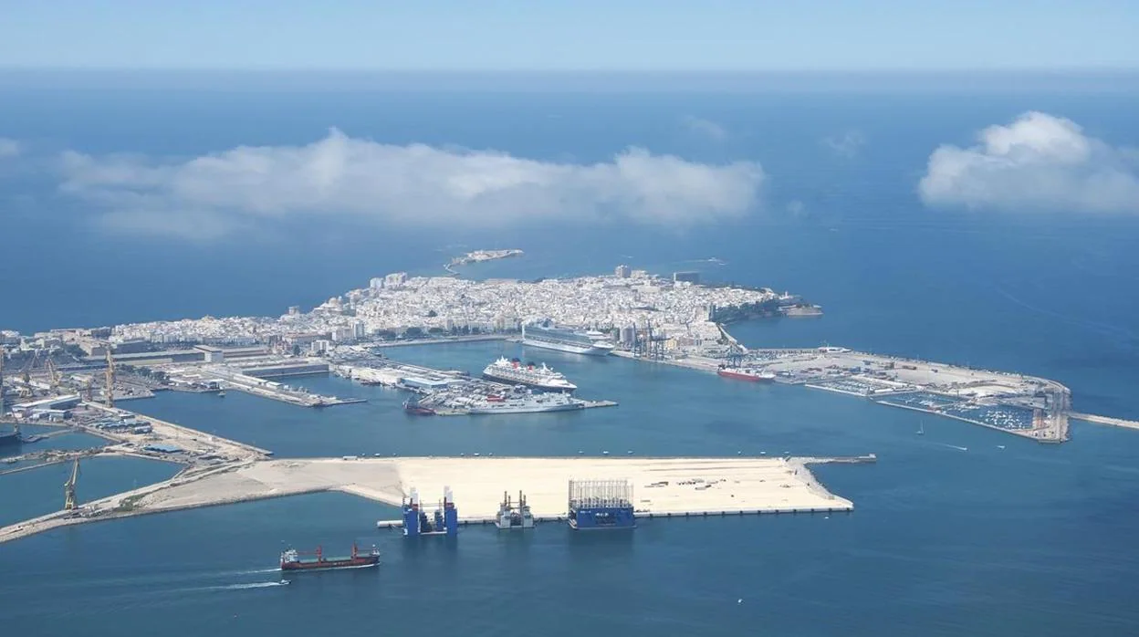 Imagen aérea del recinto portuario de Cádiz