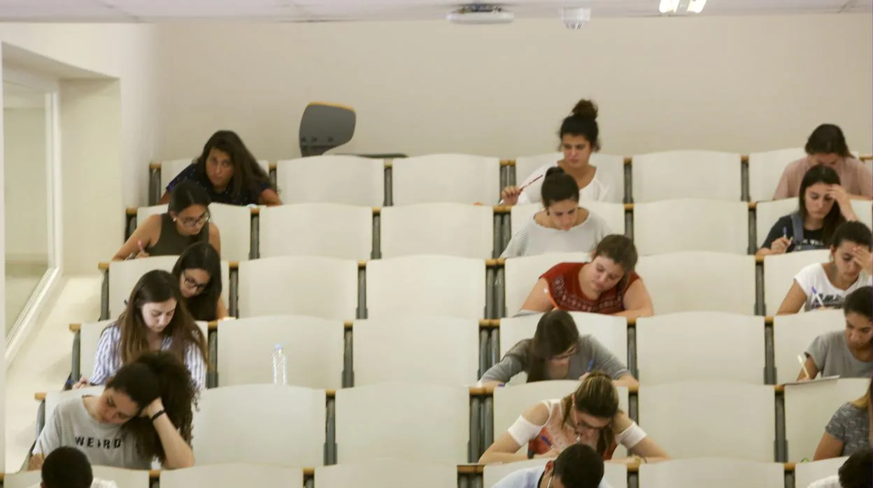 Examen de selectividad del 2017 en la Facultad de Empresariales de Cádiz