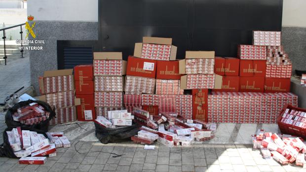 Detienen a 16 personas en Alcalá de Guadaíra tras intervenirles 14.340 cajetillas de tabaco de contrabando