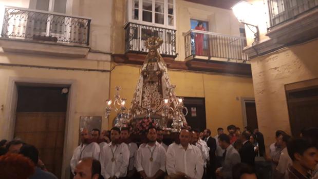 La Virgen del Rosario visita el Monasterio de la Piedad