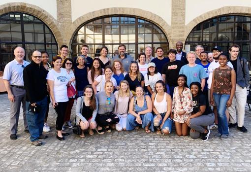 Equipo con estudiantes de la USM en la UCA