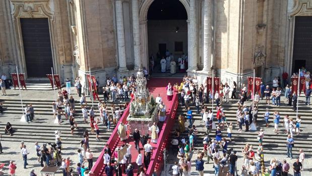 Cádiz se engalana para celebrar el Corpus Christi