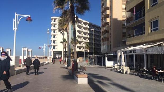 Crean una nueva asociación de vecinos en el paseo marítimo ante el «ninguneo» municipal