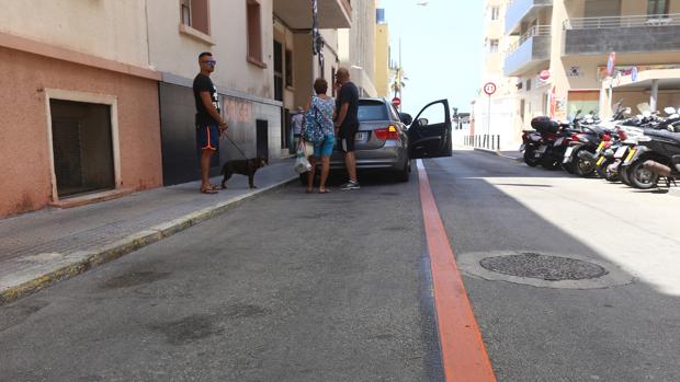 Puesta en marcha con polémica de la zona naranja en el paseo marítimo de Cádiz